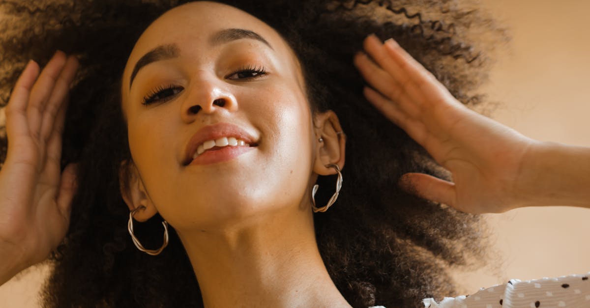 entdecken sie die geschichte, bedeutung und aktuellen herausforderungen der frauenrechte. erfahren sie, wie frauen weltweit für gleichberechtigung, freiheit und gerechtigkeit kämpfen.