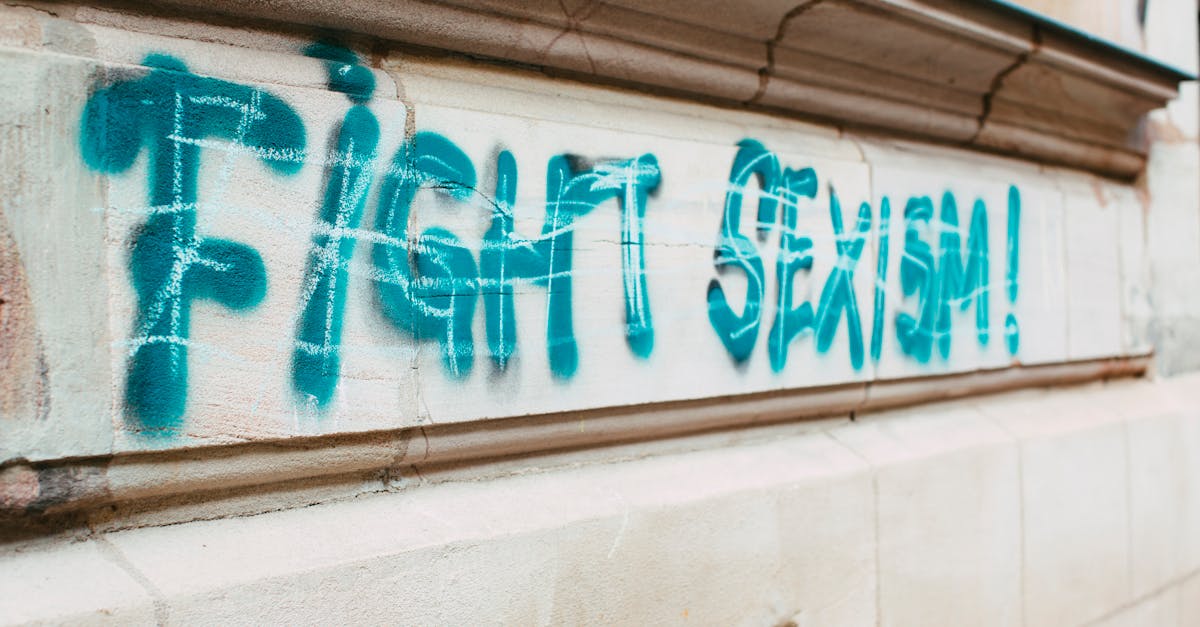 erforschen sie die wichtigsten konzepte und strömungen des feminismus, die für geschlechtergerechtigkeit und die stärkung von frauenrechten weltweit kämpfen. entdecken sie geschichte, herausforderungen und erfolge dieser bedeutenden bewegung.