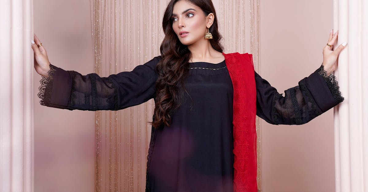 entdecken sie die neueste designer-mode, die stil und eleganz vereint. von exklusiven kollektionen bis hin zu trendsetzenden accessoires - finden sie die perfekten stücke, um ihr wardrobe zu bereichern.