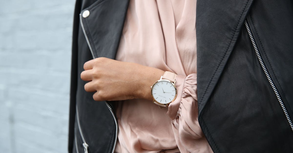 entdecken sie die neuesten fashion-trends des jahres! von zeitlosen klassikern bis hin zu aktuellen must-haves – bleiben sie stilvoll und inspirieren sie ihren look mit unseren trendigen modeempfehlungen.