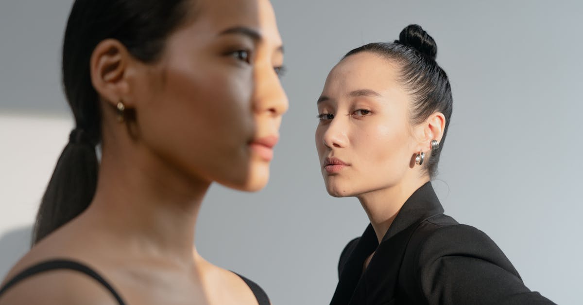 entdecken sie die neuesten modetrends für die saison! von eleganten outfits bis hin zu angesagten accessoires - lassen sie sich von den aktuellen styles inspirieren und finden sie heraus, wie sie ihren look aufpeppen können.