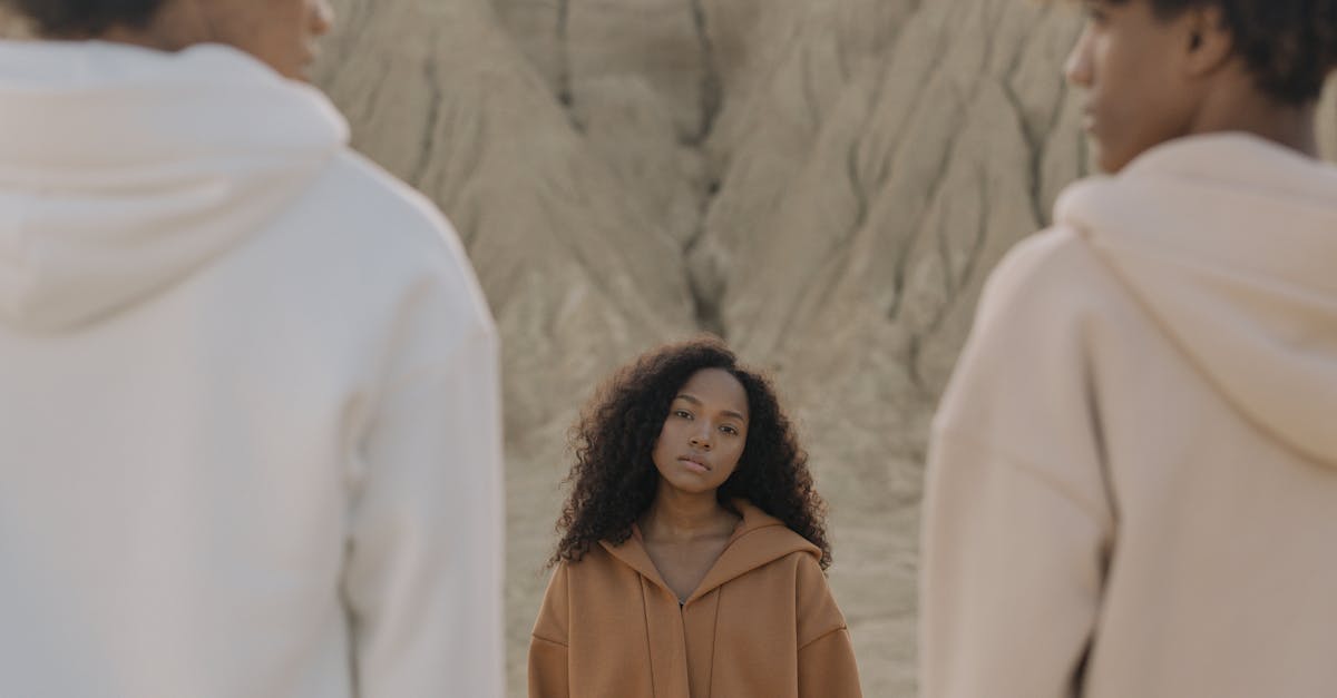 entdecken sie die neuesten fashion trends für jede saison. inspiration, styling-tipps und aktuelle mode-highlights erwarten sie – bleiben sie immer modisch und stilbewusst.