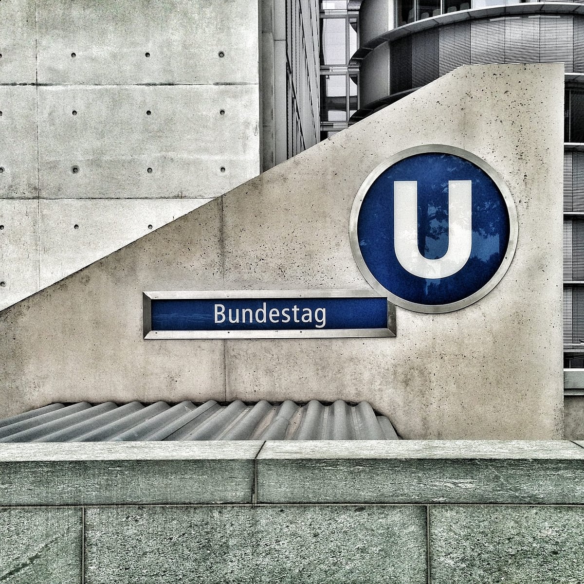 Die Union übernimmt die Innen- und Außenministerien, während die SPD für Verteidigung und Finanzen zuständig ist