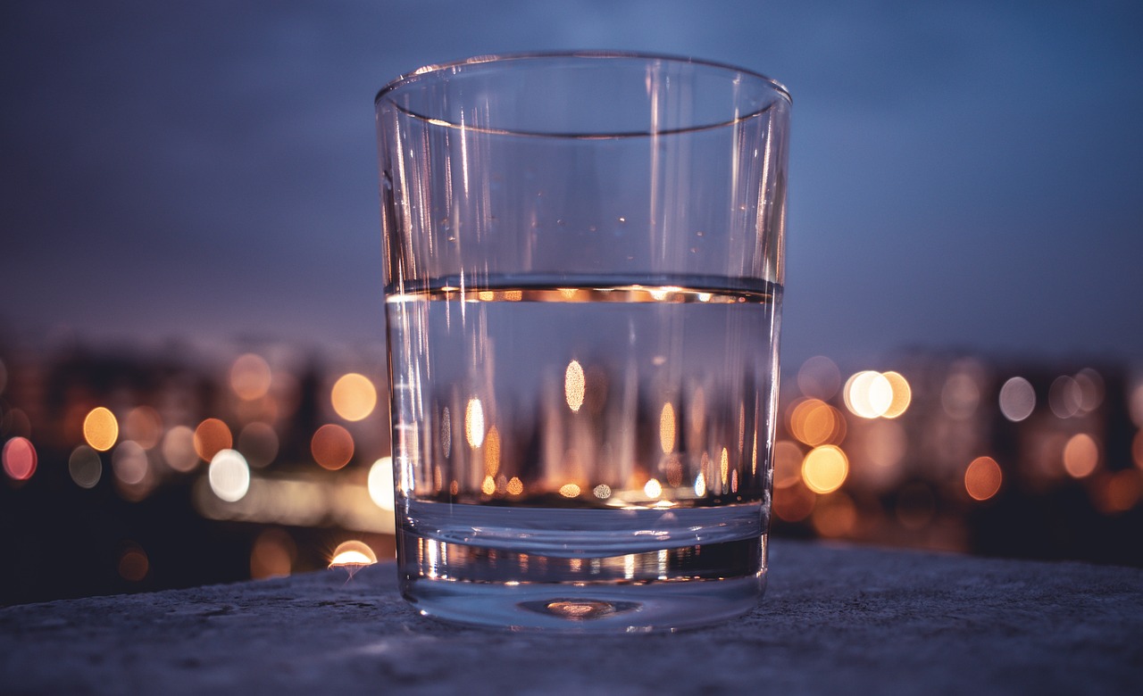 Die rolle von hydratisierung für die gesundheit